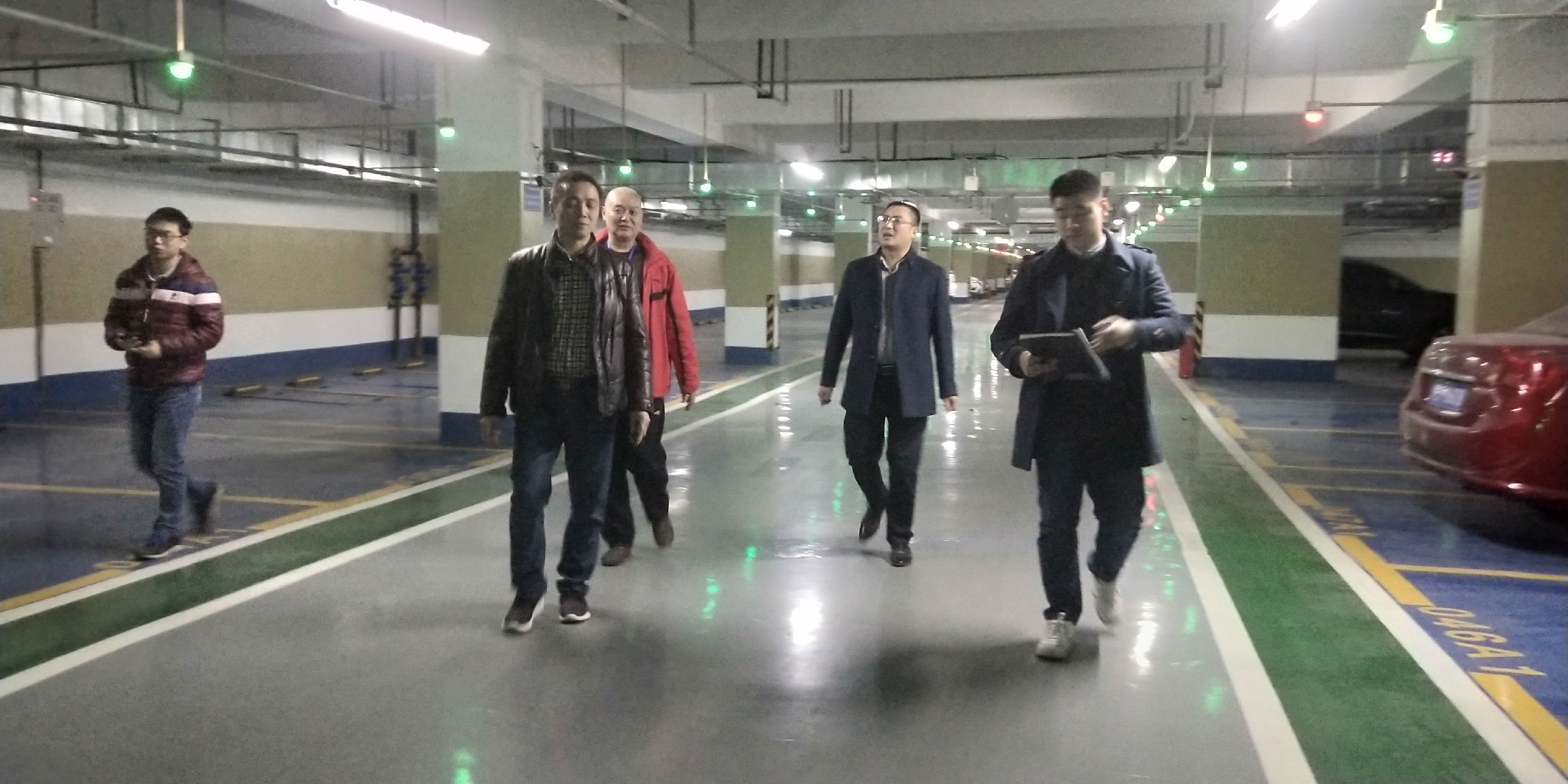 檢查聚鑫車(chē)庫(kù)的安全設(shè)備設(shè)施